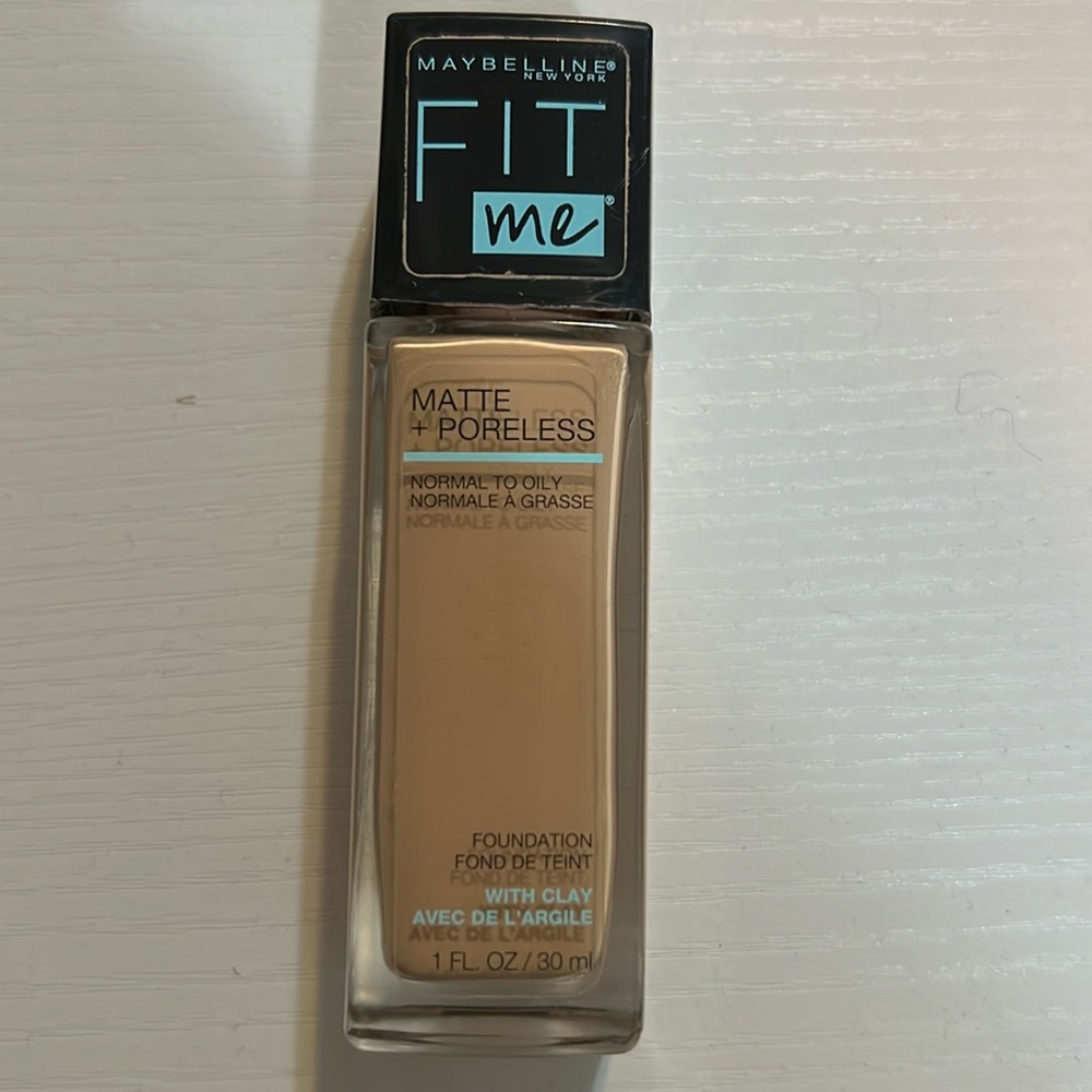 Maybelline FIT me matte poreless foundation 220 natural beige